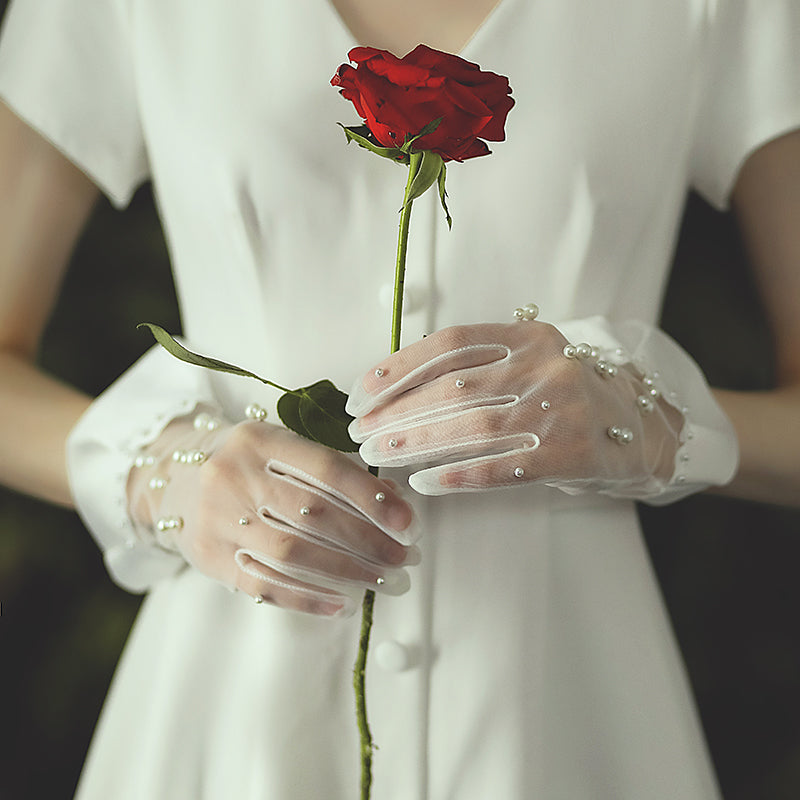 Satin Edge Tulle Bridal Gloves with Pearl - Lya's wedding