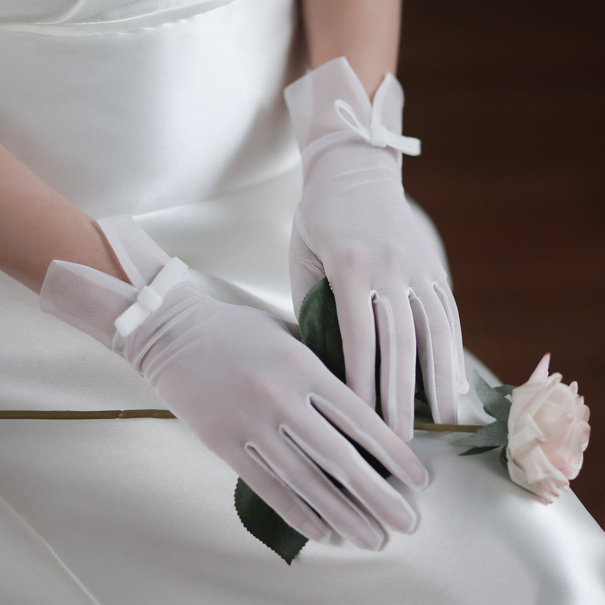 Tulle Bridal Gloves with Bow - Lya's wedding