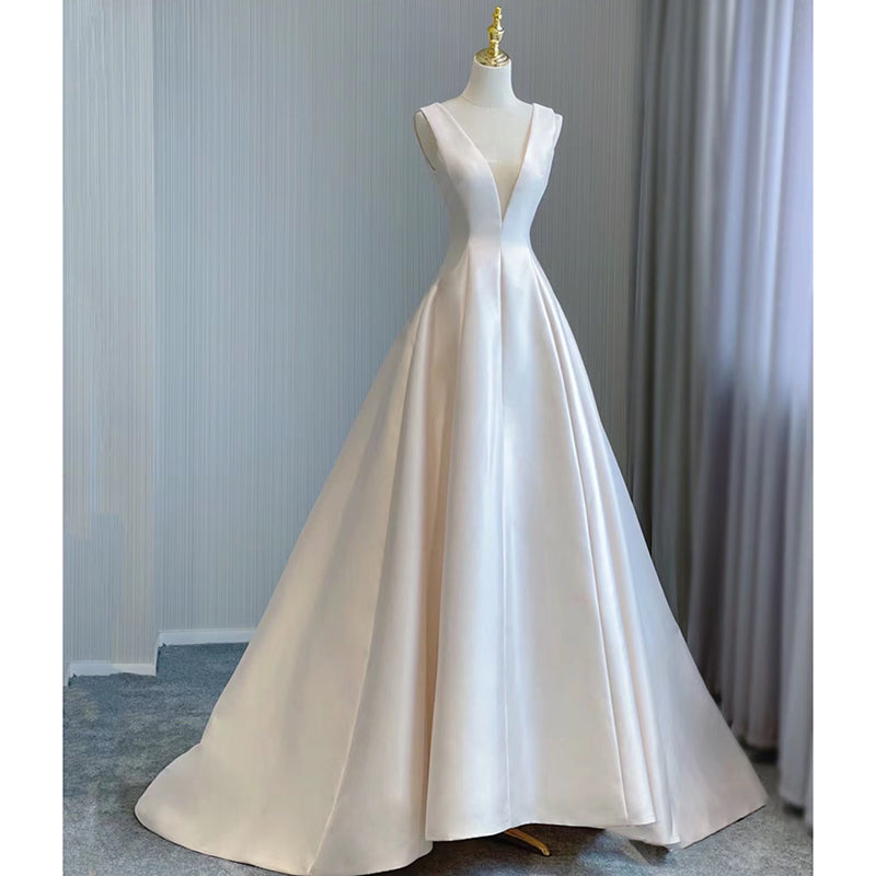 V-Neck Satin Backless Court Train  Wedding Dress - Lya's wedding